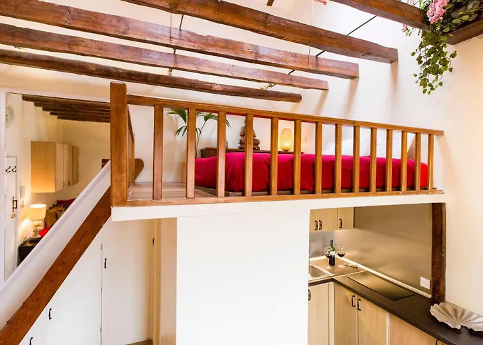 Sunny n quiet Penthouse in the center.Ático centro